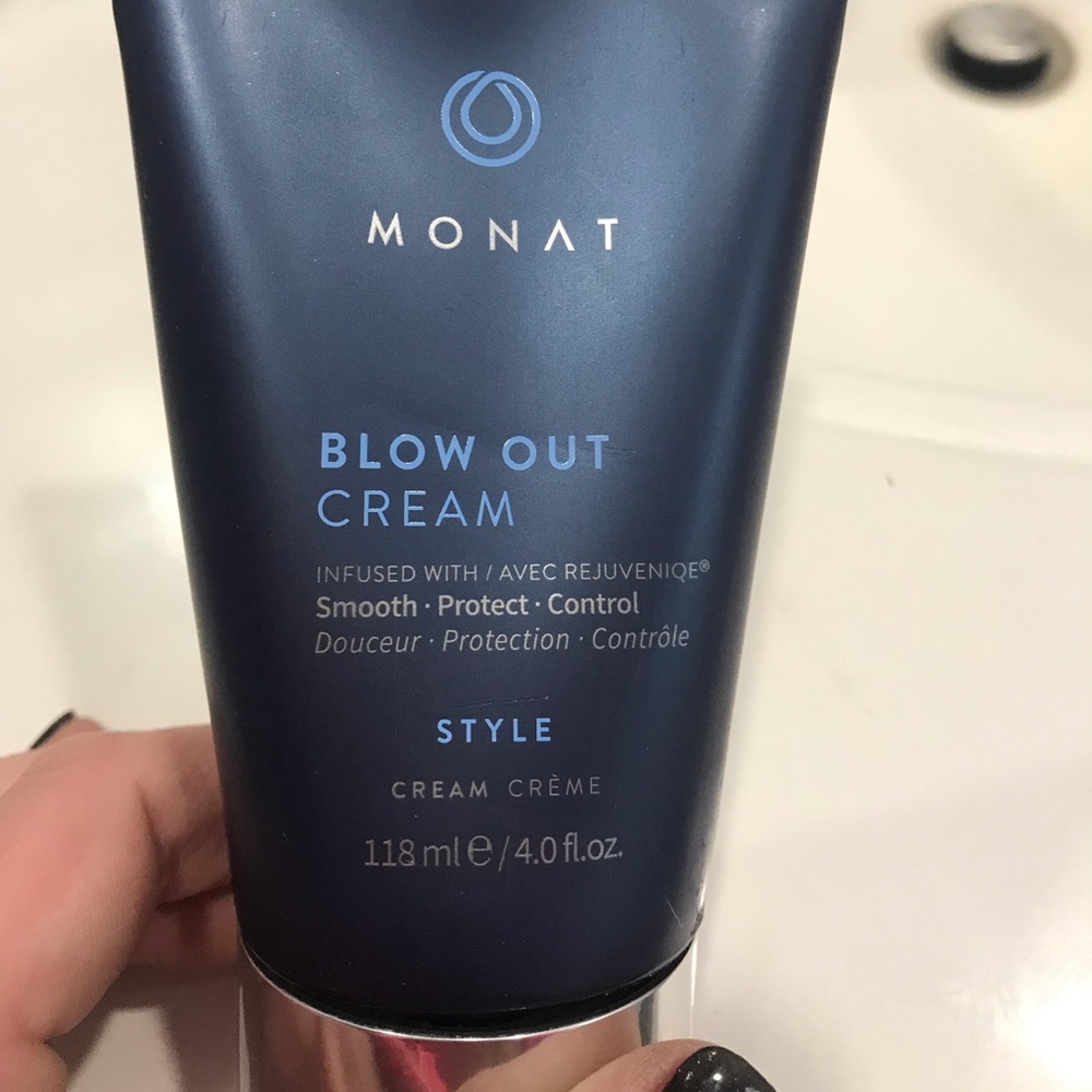 Monat Blow Out cream